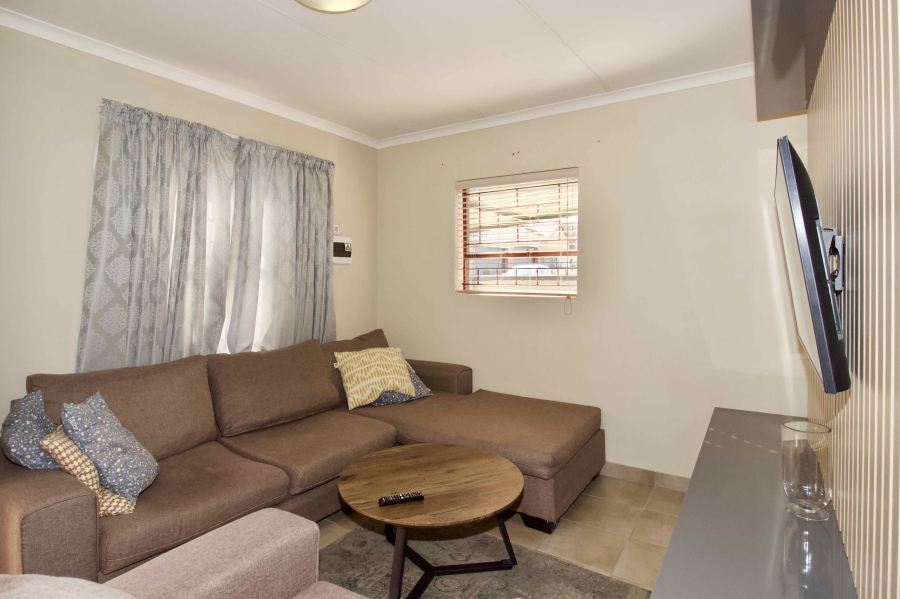 2 Bedroom Property for Sale in Kosmosdal Gauteng