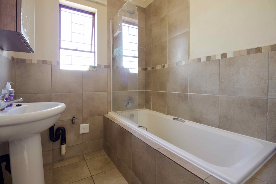 2 Bedroom Property for Sale in Kosmosdal Gauteng