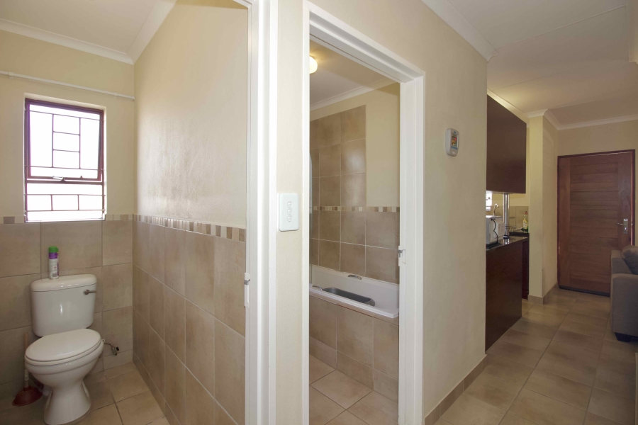 2 Bedroom Property for Sale in Kosmosdal Gauteng