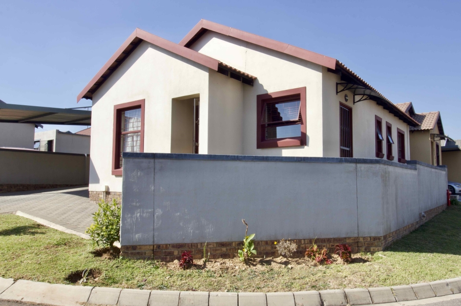 2 Bedroom Property for Sale in Kosmosdal Gauteng