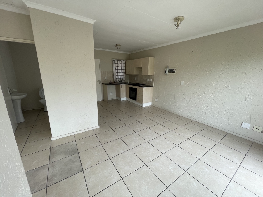 To Let 2 Bedroom Property for Rent in Klippoortje Gauteng