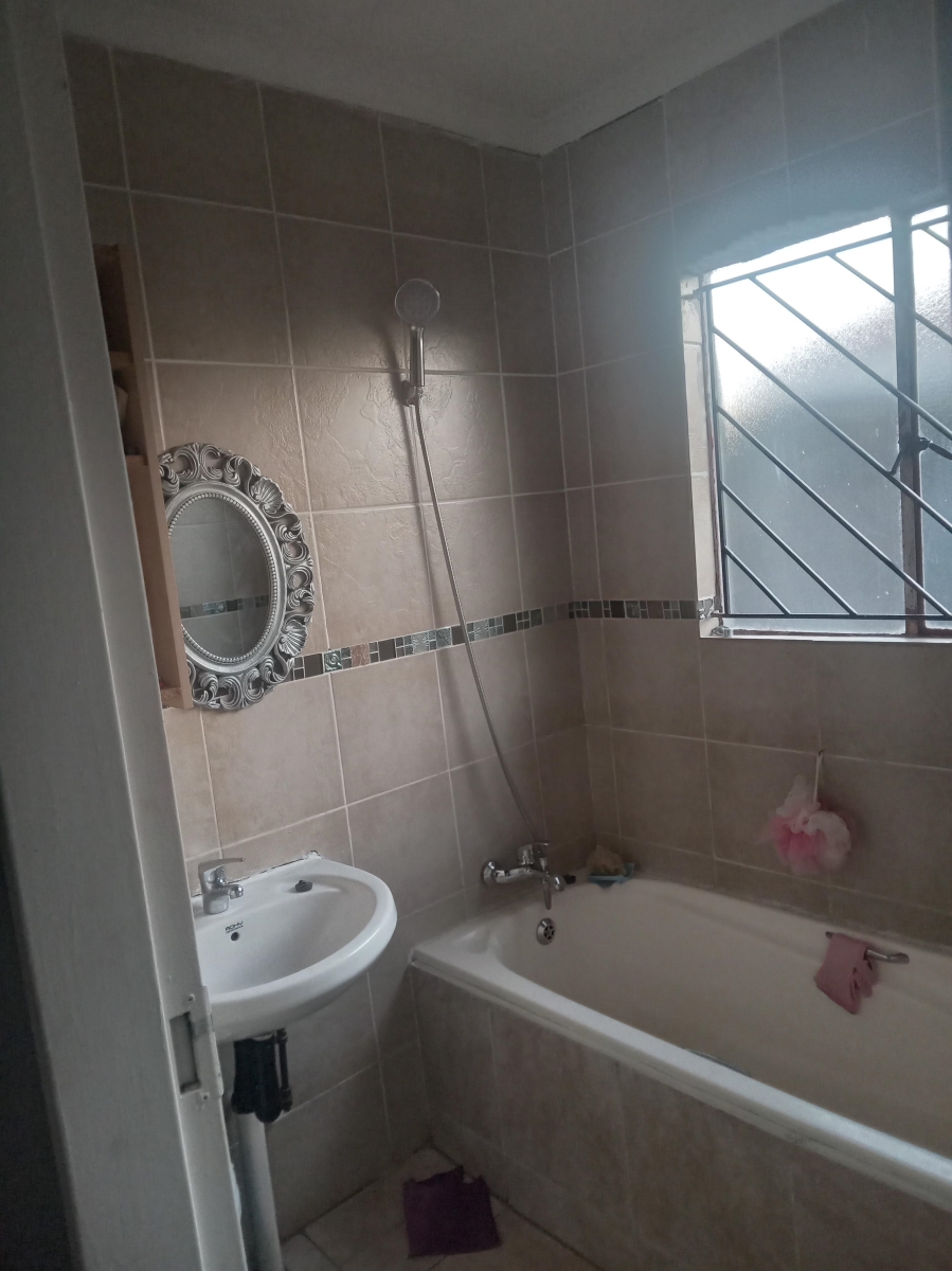 3 Bedroom Property for Sale in Clayville East Gauteng