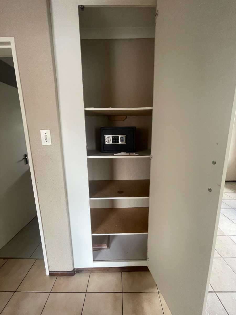2 Bedroom Property for Sale in Groenkloof Gauteng