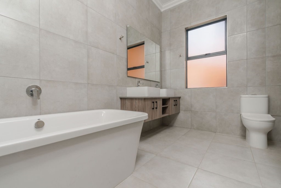 3 Bedroom Property for Sale in Six Fountains Estate Gauteng