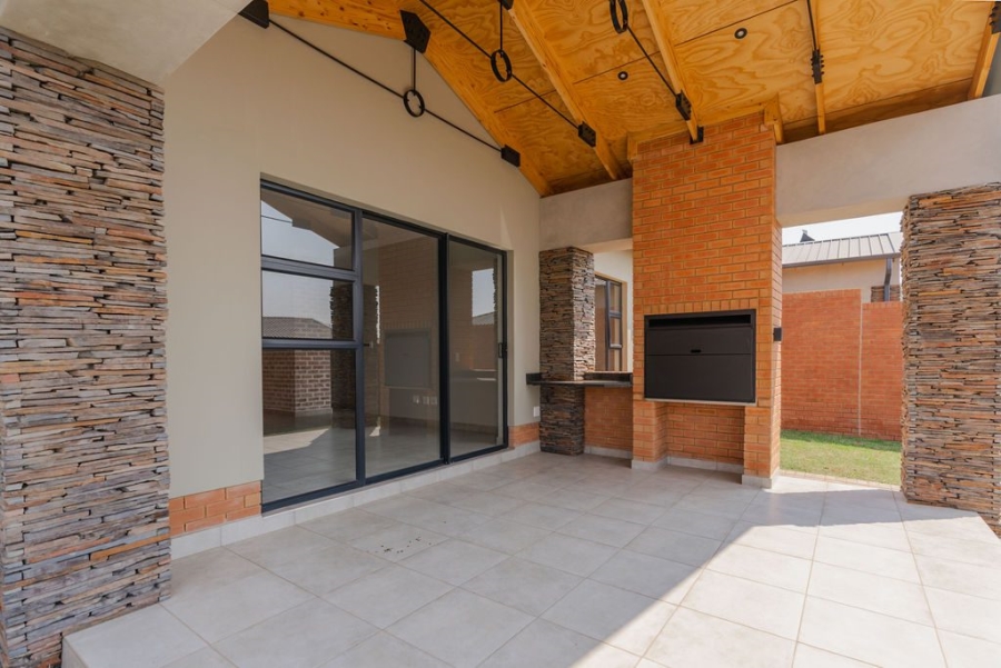 3 Bedroom Property for Sale in Six Fountains Estate Gauteng