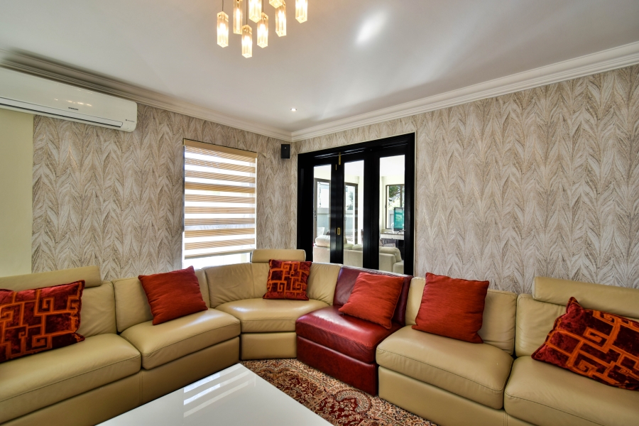 5 Bedroom Property for Sale in Silverwoods Country Estate Gauteng