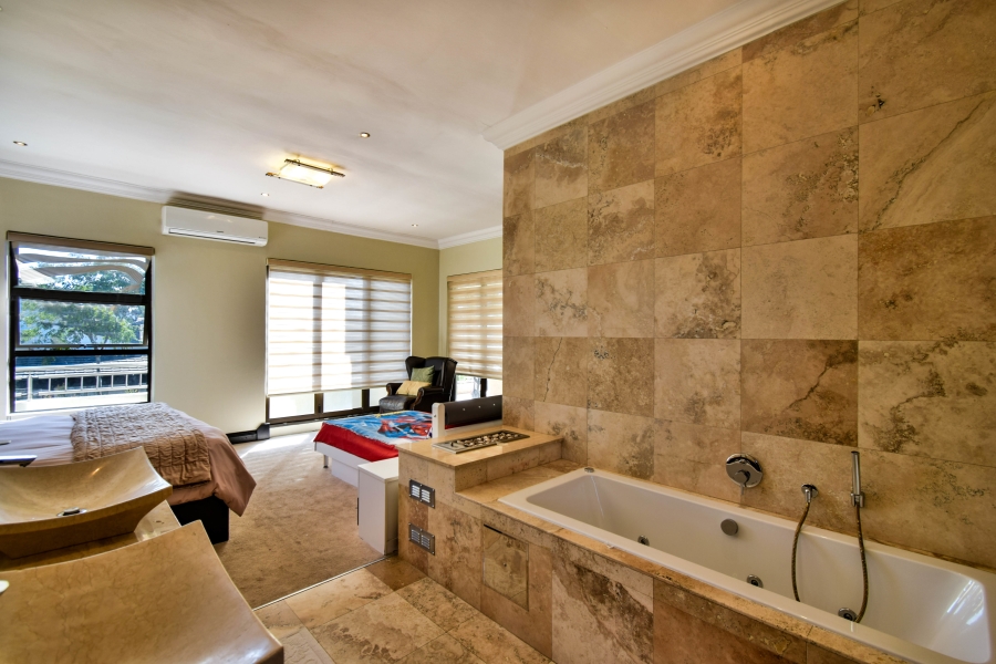 5 Bedroom Property for Sale in Silverwoods Country Estate Gauteng