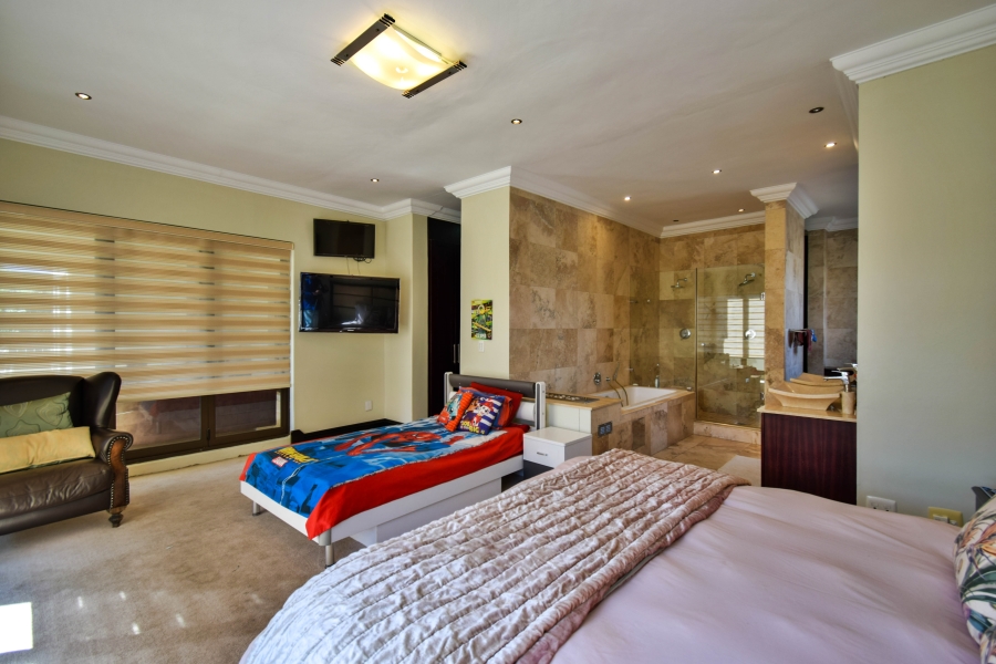 5 Bedroom Property for Sale in Silverwoods Country Estate Gauteng