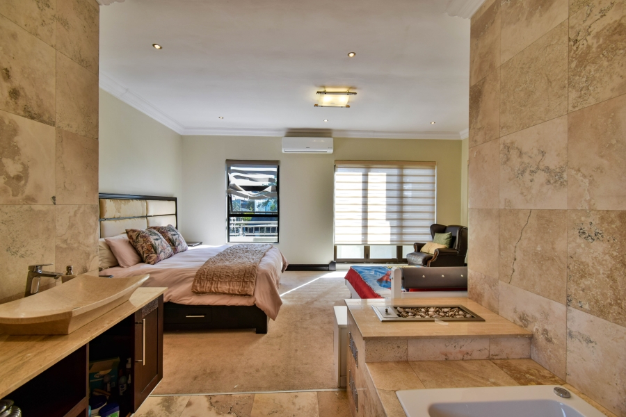 5 Bedroom Property for Sale in Silverwoods Country Estate Gauteng