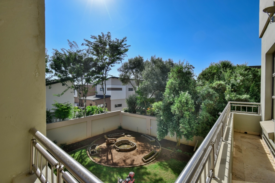 5 Bedroom Property for Sale in Silverwoods Country Estate Gauteng
