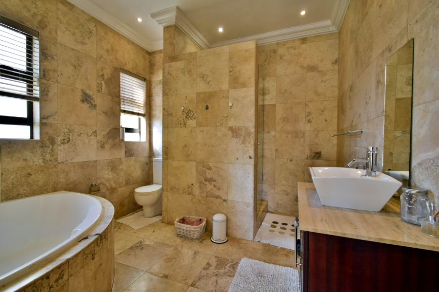5 Bedroom Property for Sale in Silverwoods Country Estate Gauteng