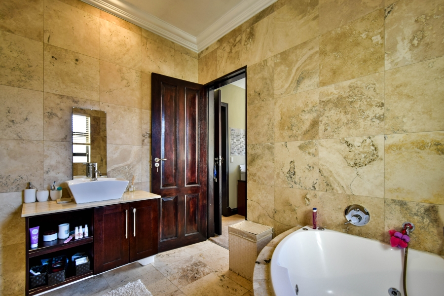 5 Bedroom Property for Sale in Silverwoods Country Estate Gauteng