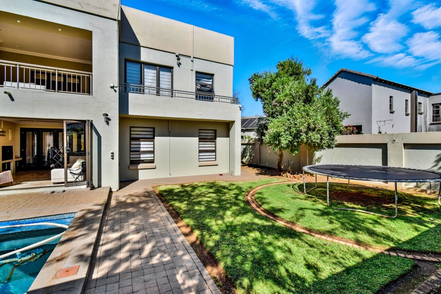 5 Bedroom Property for Sale in Silverwoods Country Estate Gauteng