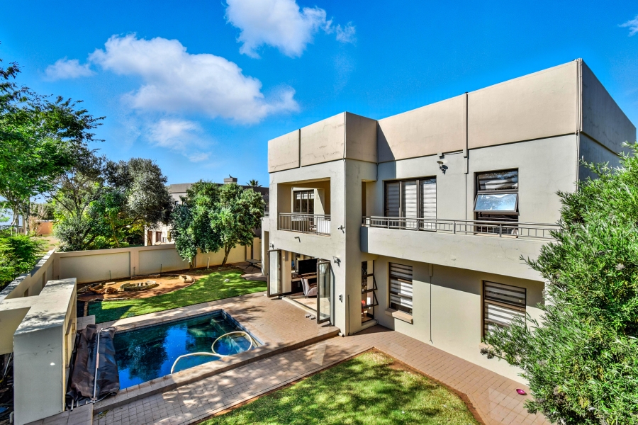5 Bedroom Property for Sale in Silverwoods Country Estate Gauteng