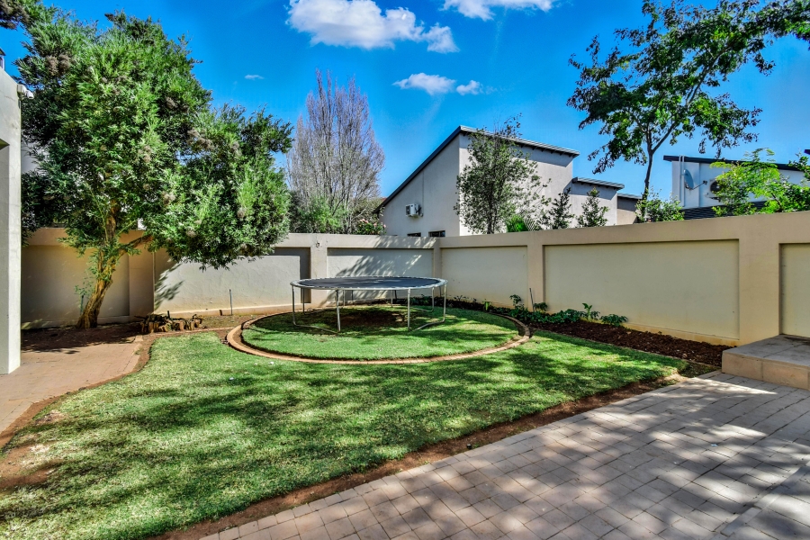 5 Bedroom Property for Sale in Silverwoods Country Estate Gauteng