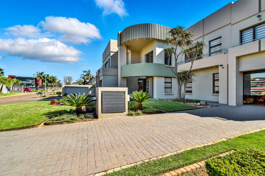 5 Bedroom Property for Sale in Silverwoods Country Estate Gauteng