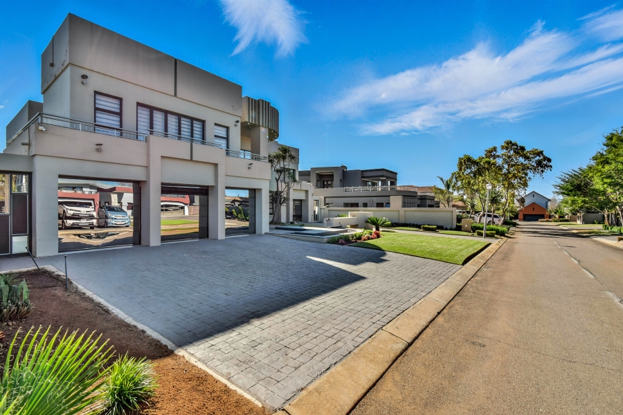 5 Bedroom Property for Sale in Silverwoods Country Estate Gauteng
