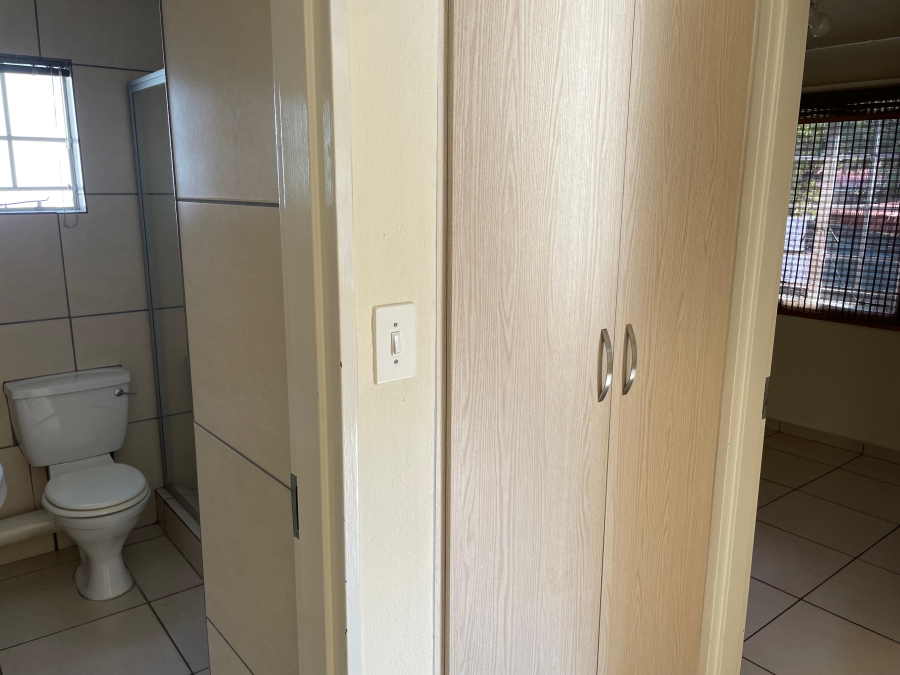 2 Bedroom Property for Sale in Groenkloof Gauteng
