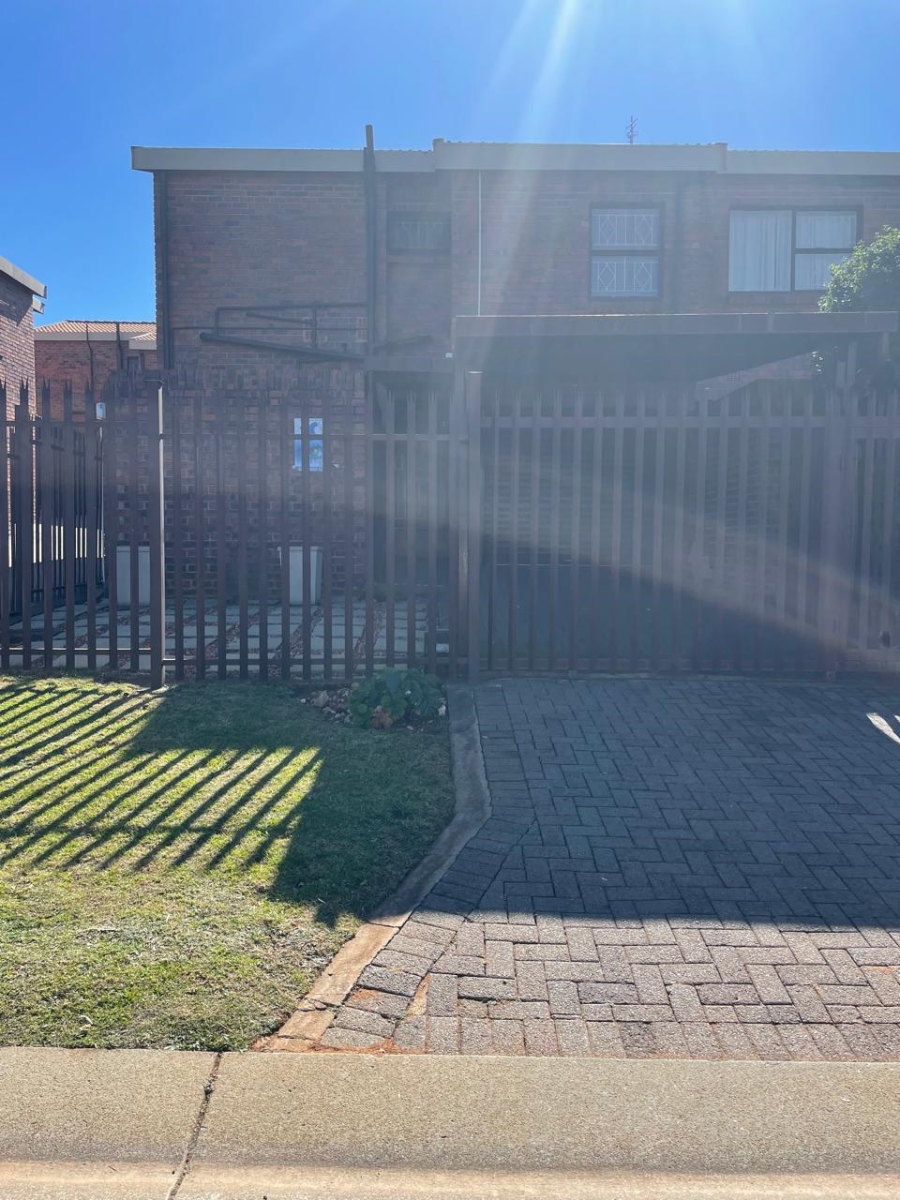 3 Bedroom Property for Sale in Bergbron Gauteng