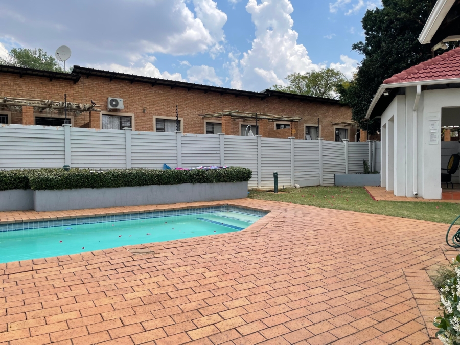 To Let 2 Bedroom Property for Rent in Groenkloof Gauteng