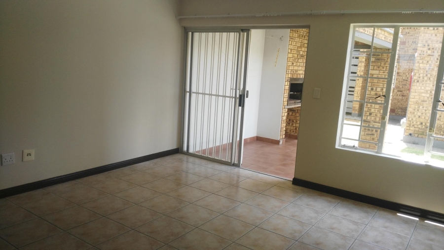 To Let 2 Bedroom Property for Rent in Sonneglans Gauteng