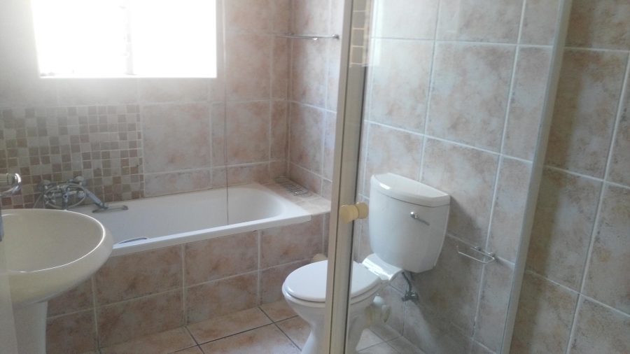 To Let 2 Bedroom Property for Rent in Sonneglans Gauteng
