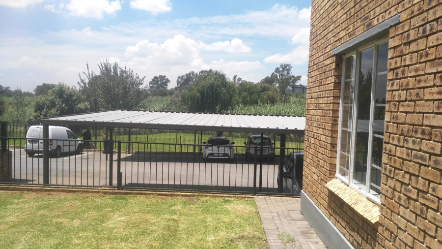 To Let 2 Bedroom Property for Rent in Sonneglans Gauteng