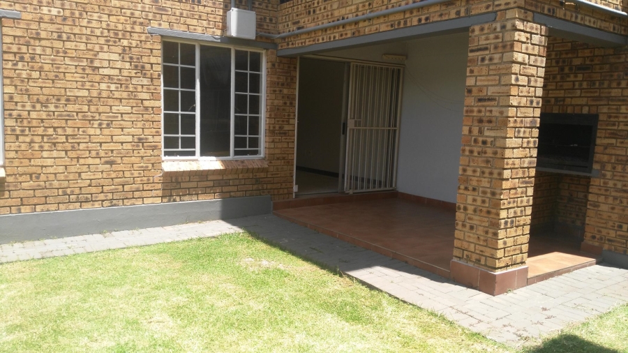 To Let 2 Bedroom Property for Rent in Sonneglans Gauteng