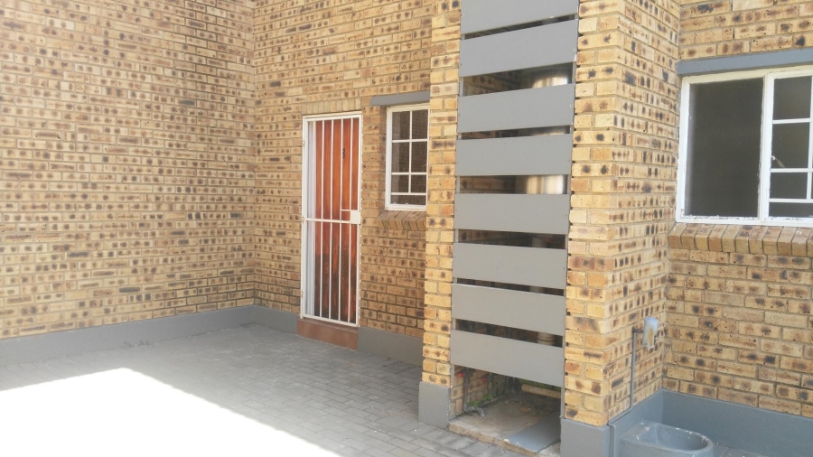 To Let 2 Bedroom Property for Rent in Sonneglans Gauteng