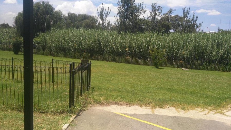 To Let 2 Bedroom Property for Rent in Sonneglans Gauteng