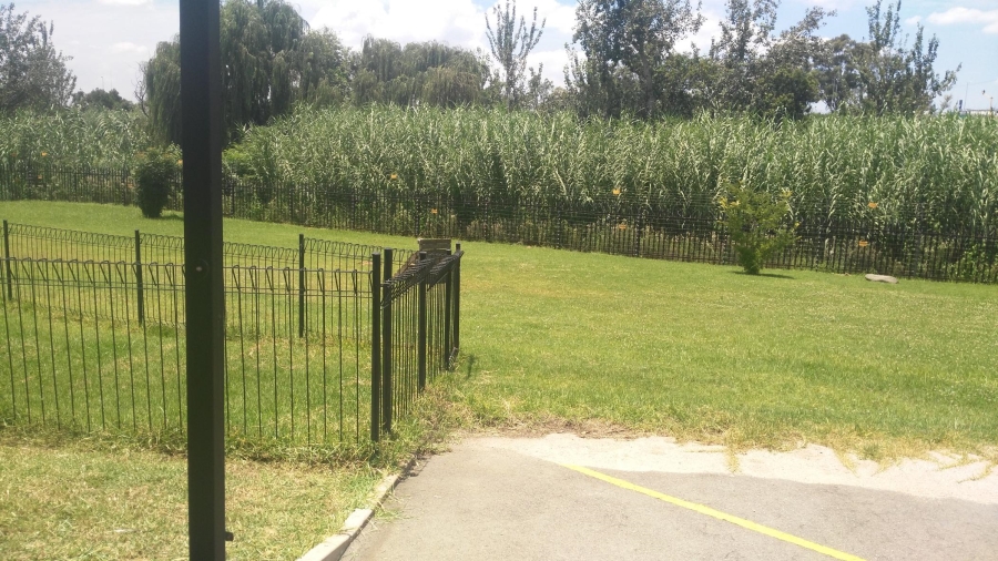 To Let 2 Bedroom Property for Rent in Sonneglans Gauteng