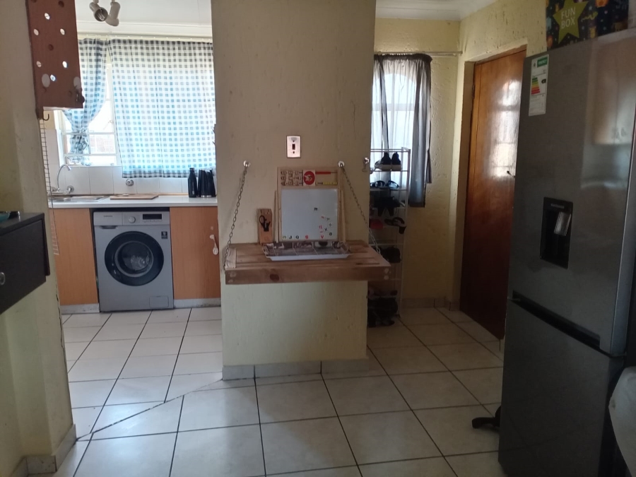 2 Bedroom Property for Sale in Vorna Valley Gauteng