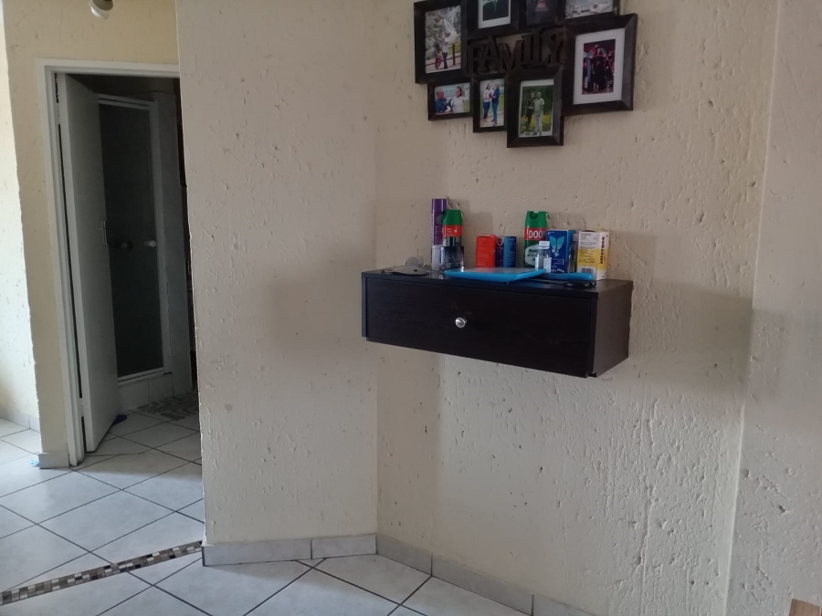 2 Bedroom Property for Sale in Vorna Valley Gauteng