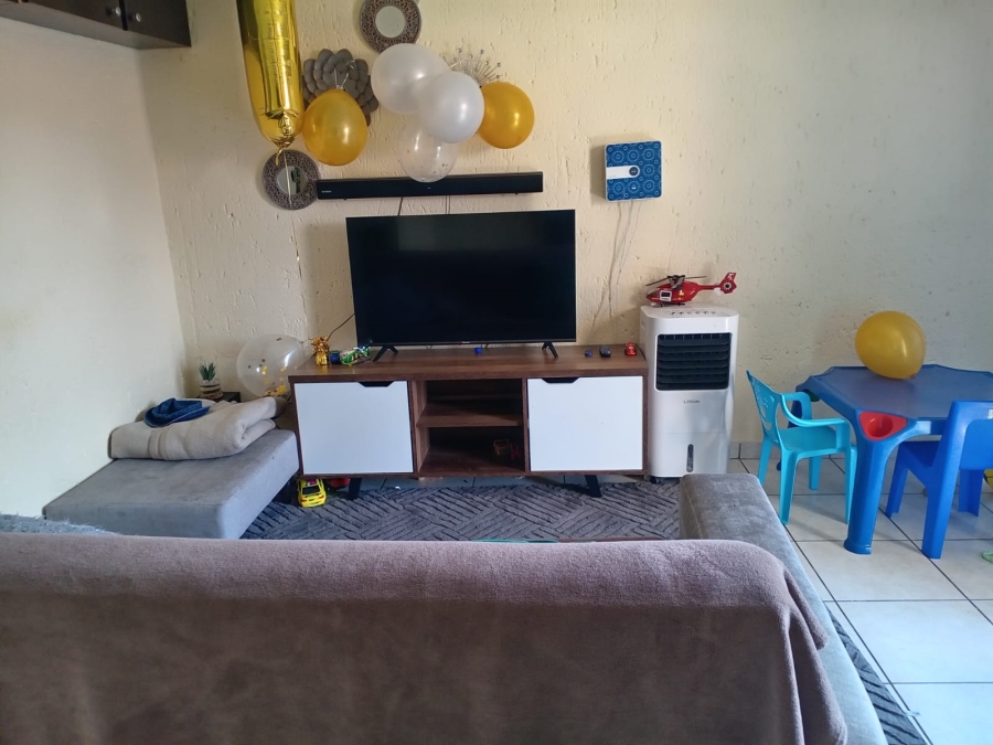 2 Bedroom Property for Sale in Vorna Valley Gauteng