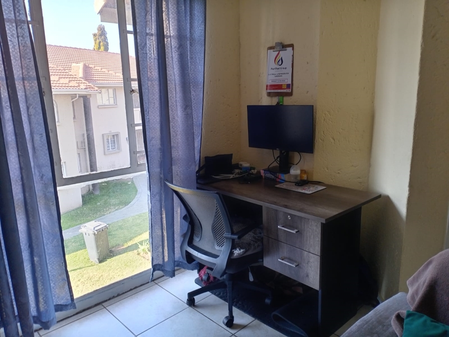 2 Bedroom Property for Sale in Vorna Valley Gauteng