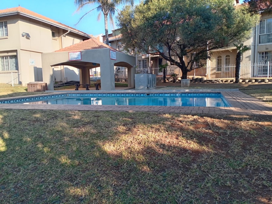 2 Bedroom Property for Sale in Vorna Valley Gauteng