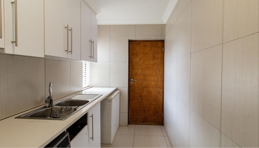 5 Bedroom Property for Sale in Midstream Estate Gauteng