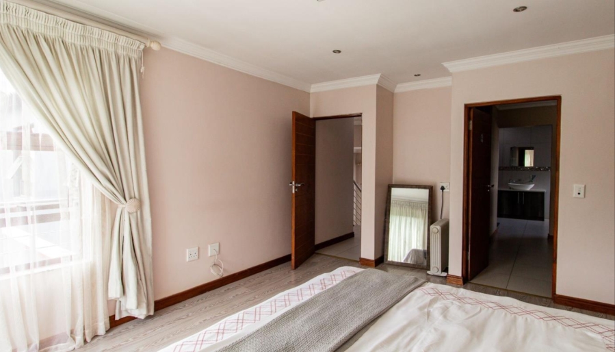 5 Bedroom Property for Sale in Midstream Estate Gauteng