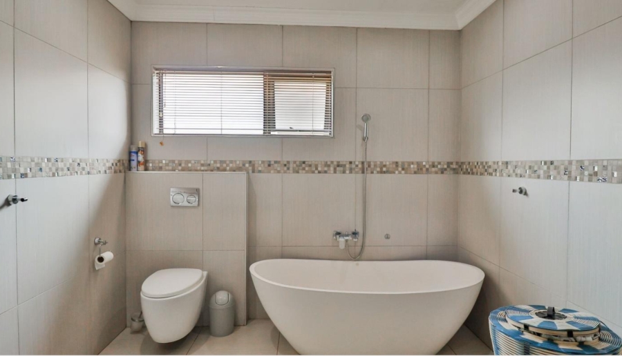 5 Bedroom Property for Sale in Midstream Estate Gauteng