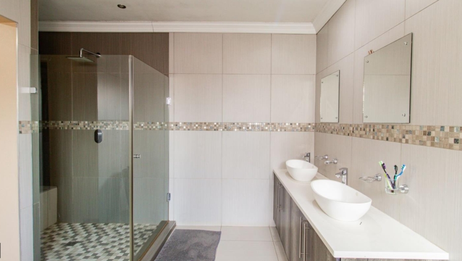5 Bedroom Property for Sale in Midstream Estate Gauteng