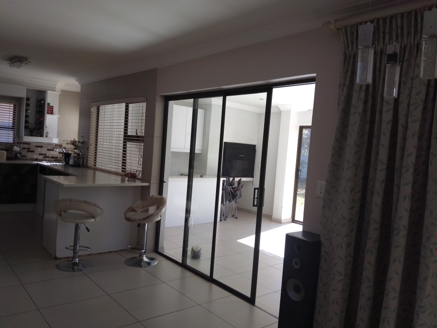 5 Bedroom Property for Sale in Midstream Estate Gauteng