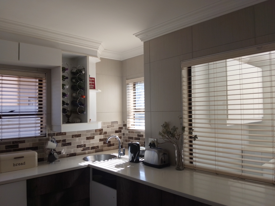 5 Bedroom Property for Sale in Midstream Estate Gauteng