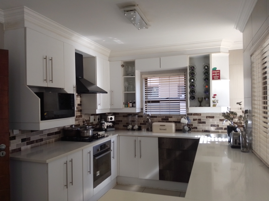 5 Bedroom Property for Sale in Midstream Estate Gauteng