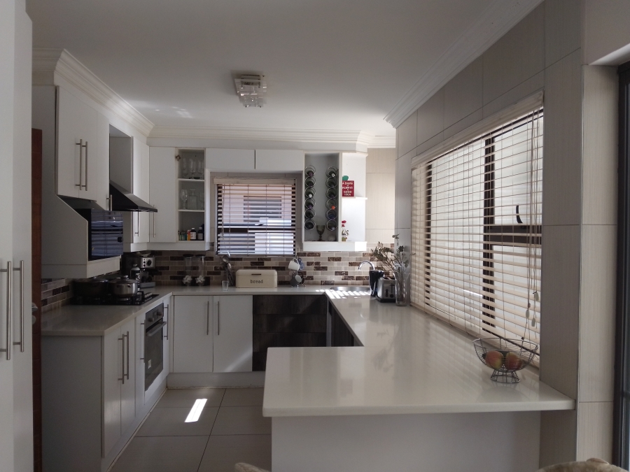 5 Bedroom Property for Sale in Midstream Estate Gauteng