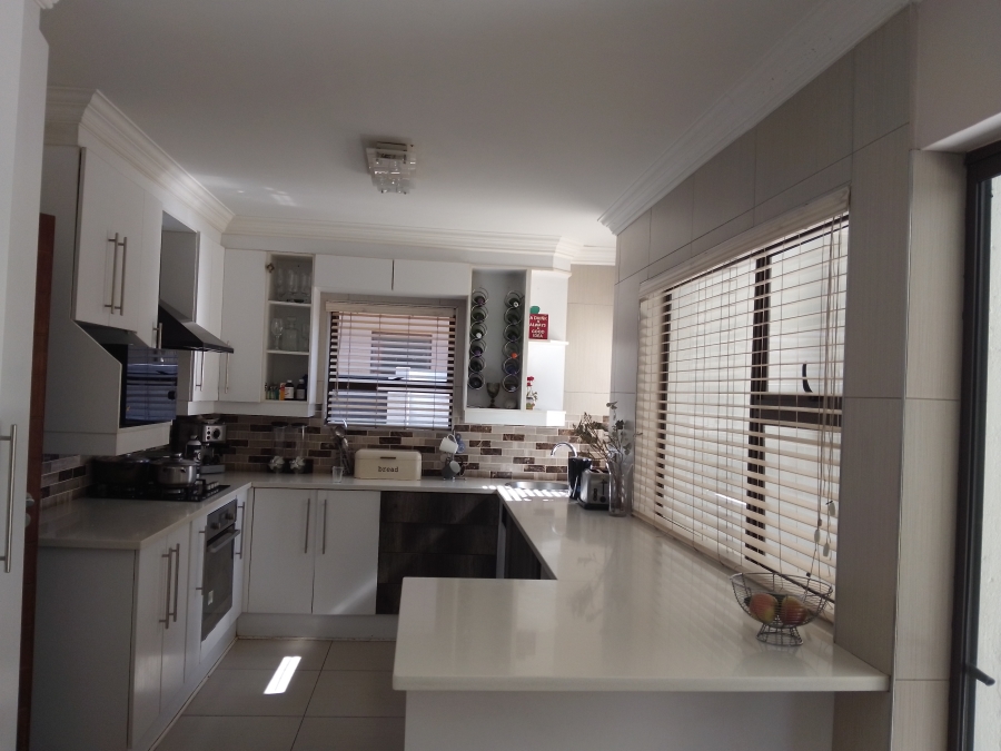 5 Bedroom Property for Sale in Midstream Estate Gauteng