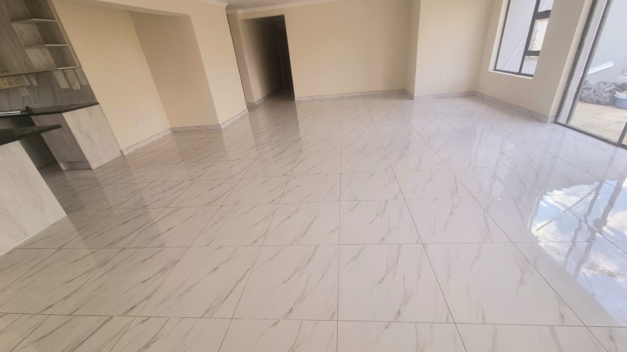 To Let 4 Bedroom Property for Rent in Glen Austin Gauteng
