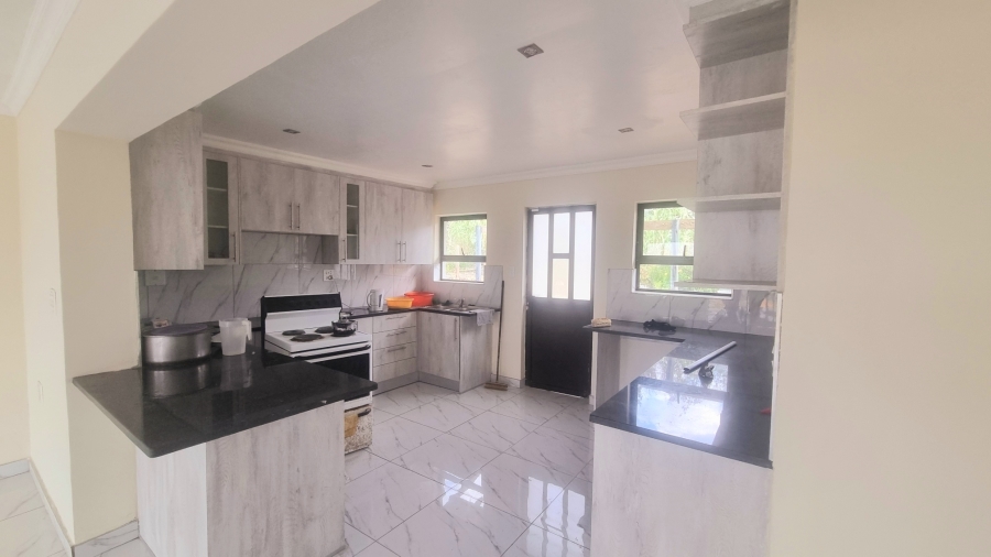 To Let 4 Bedroom Property for Rent in Glen Austin Gauteng