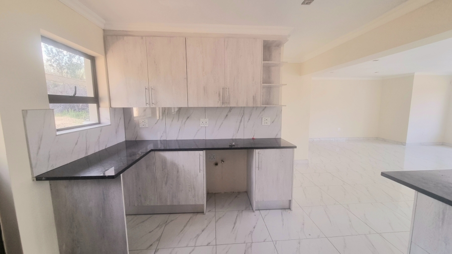 To Let 4 Bedroom Property for Rent in Glen Austin Gauteng