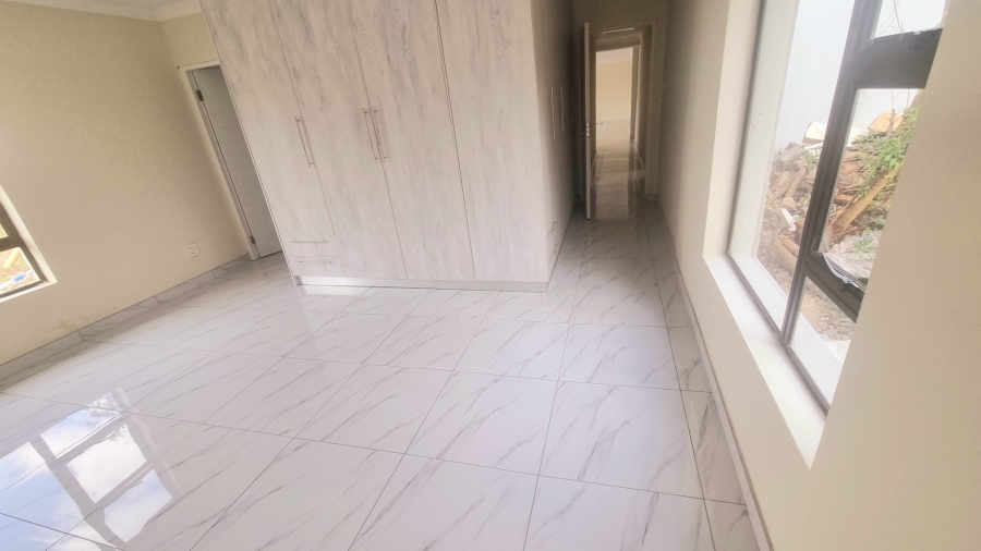 To Let 4 Bedroom Property for Rent in Glen Austin Gauteng
