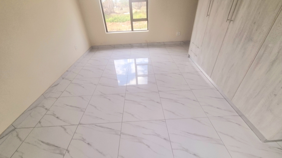 To Let 4 Bedroom Property for Rent in Glen Austin Gauteng